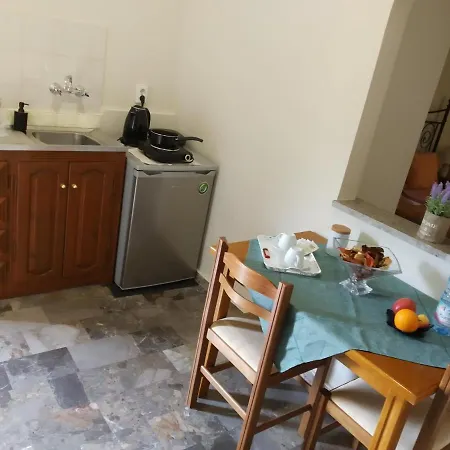 Sunny Almond لياباديس