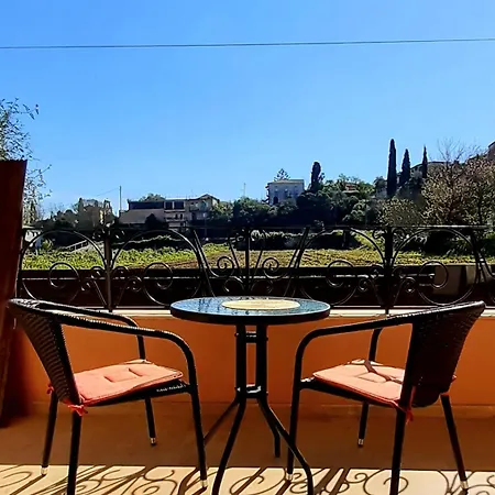 Sunny Almond Apartment