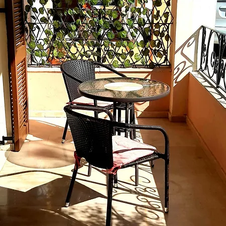 Sunny Almond Apartment *