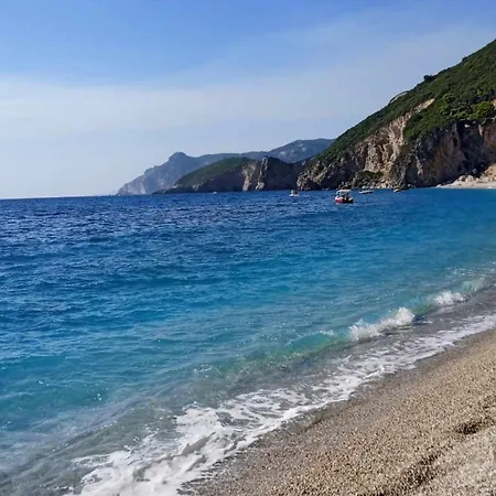 Sunny Almond Apartment